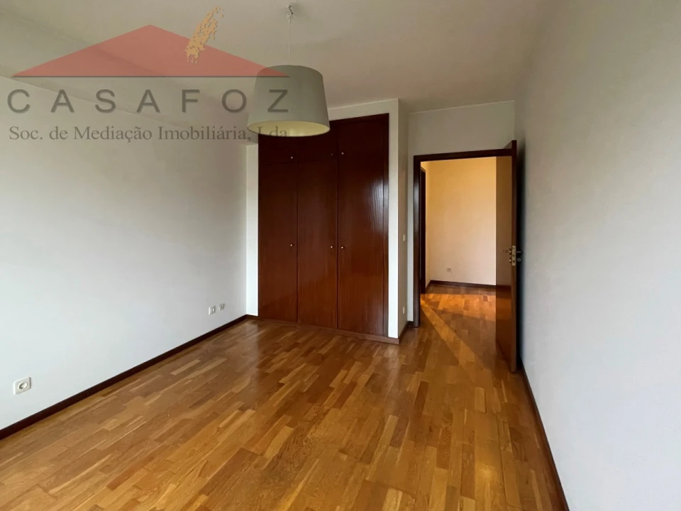 Apartamento T2 para Arrendamento em Aldoar, Foz do Douro e Nevogilde Foto 19