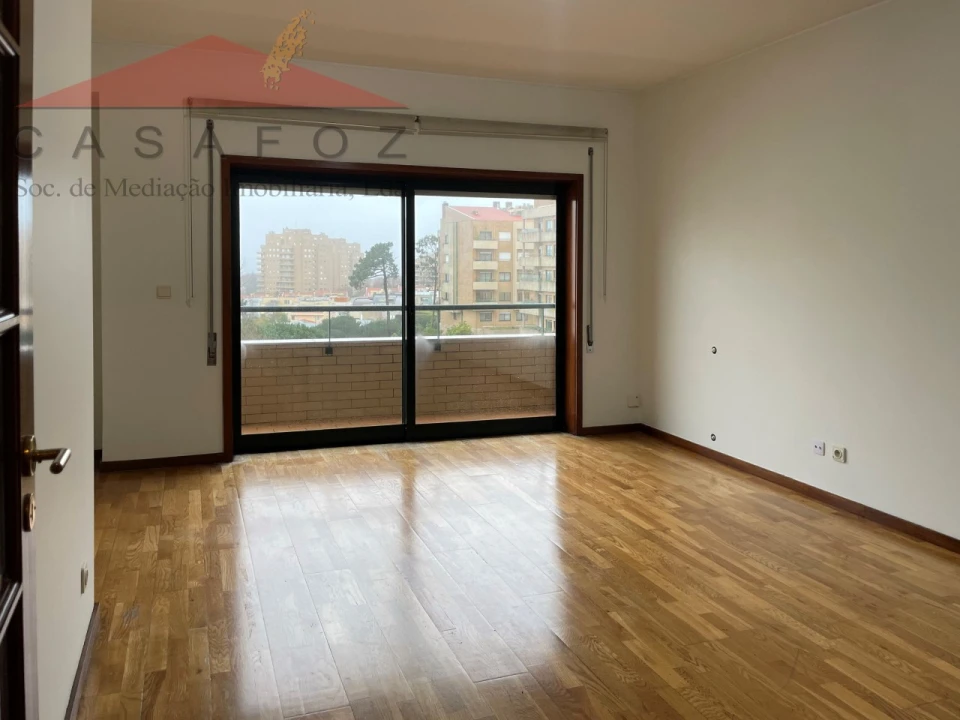 Apartamento T2 para Arrendamento em Aldoar, Foz do Douro e Nevogilde Foto 3