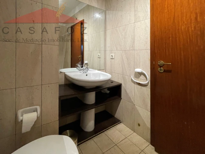 Apartamento T2 para Arrendamento em Aldoar, Foz do Douro e Nevogilde Foto 24
