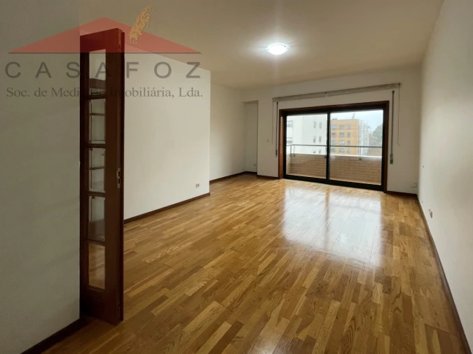 Apartamento T2 para Arrendamento em Aldoar, Foz do Douro e Nevogilde