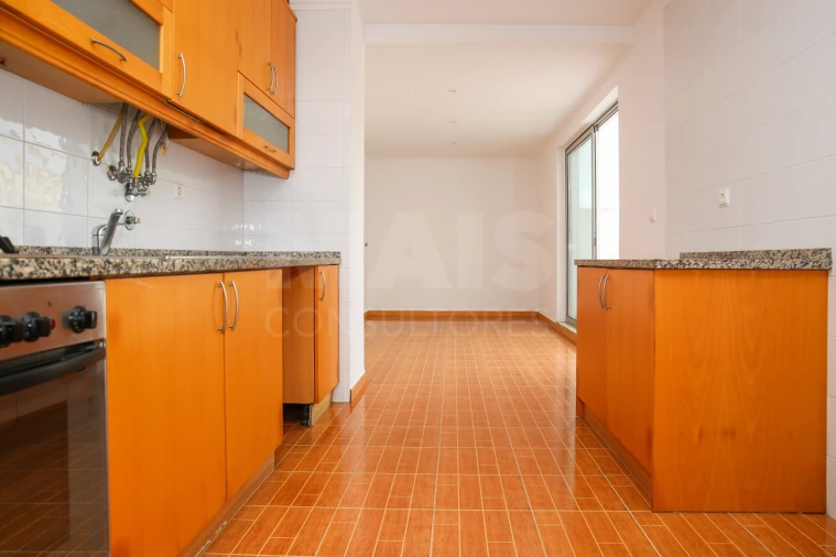 Apartamento T2 para Venda em Sobral de Monte Agraço Foto 3