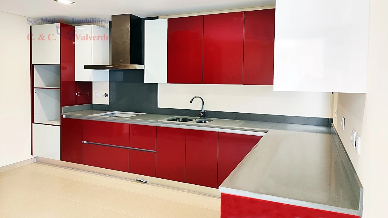 Moradia T4 para Venda em Silveira Foto 4