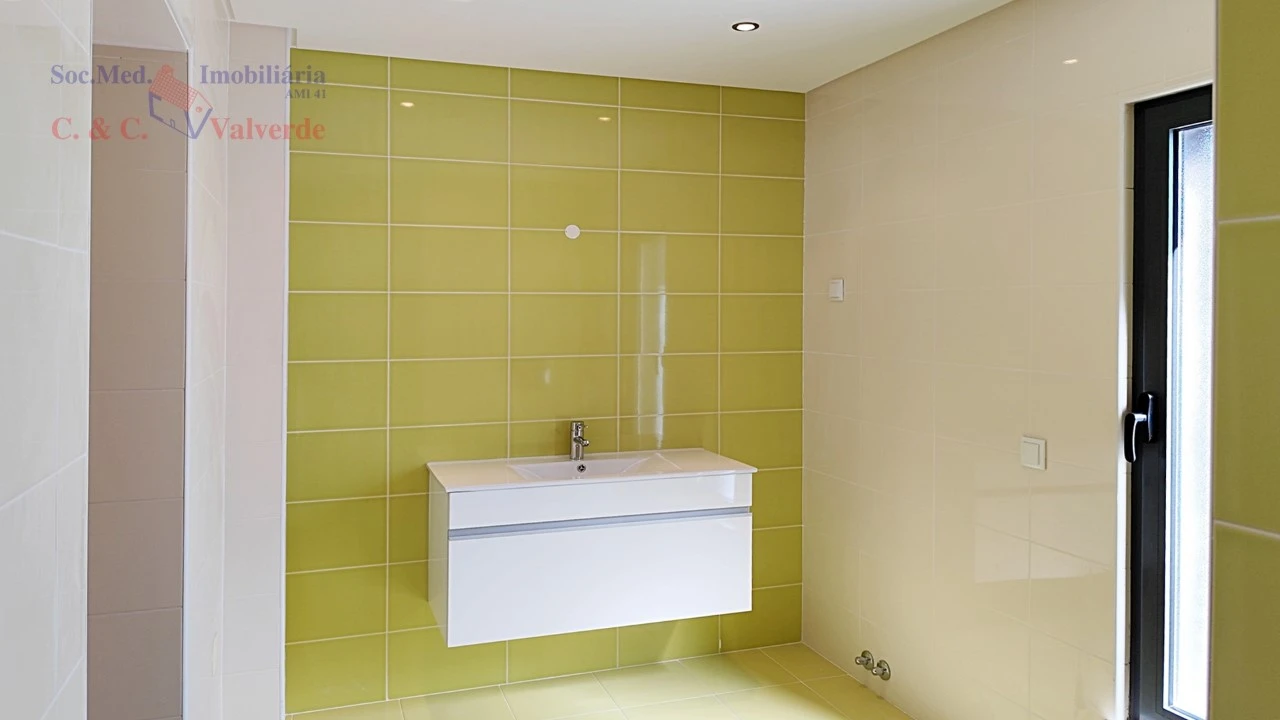 Moradia T4 para Venda em Silveira Foto 22