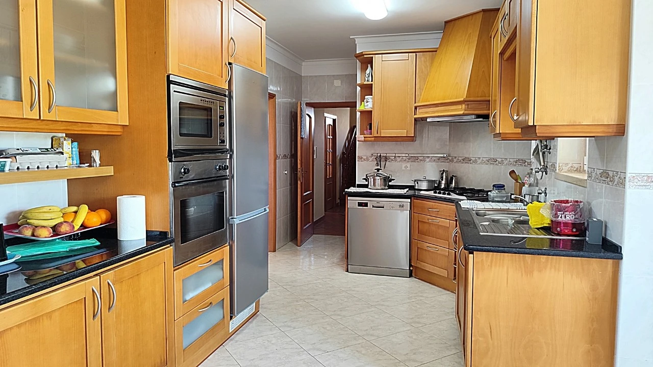 Moradia T4 para Venda em Silveira Foto 3