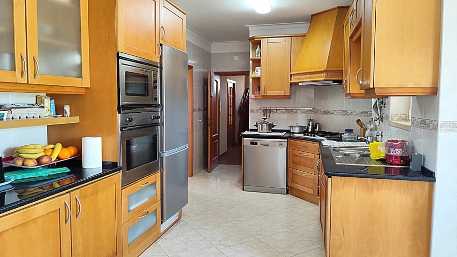 Moradia T4 para Venda em Silveira Foto 3