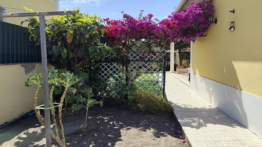 Moradia T4 para Venda em Silveira Foto 40