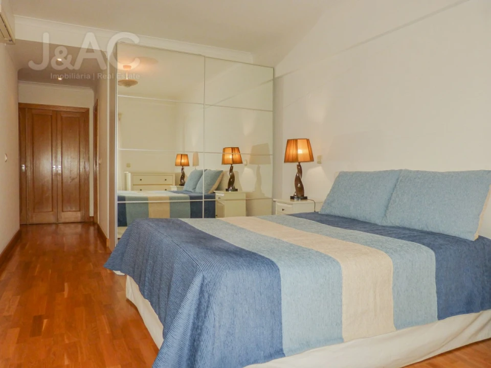 Apartamento T2 para Venda em Carcavelos e Parede Foto 14