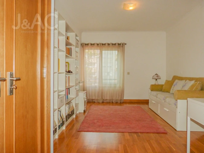 Apartamento T2 para Venda em Carcavelos e Parede Foto 17