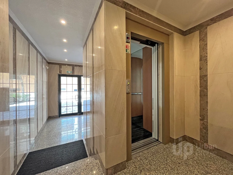 Apartamento T3 para Arrendamento em Carcavelos e Parede Foto 24