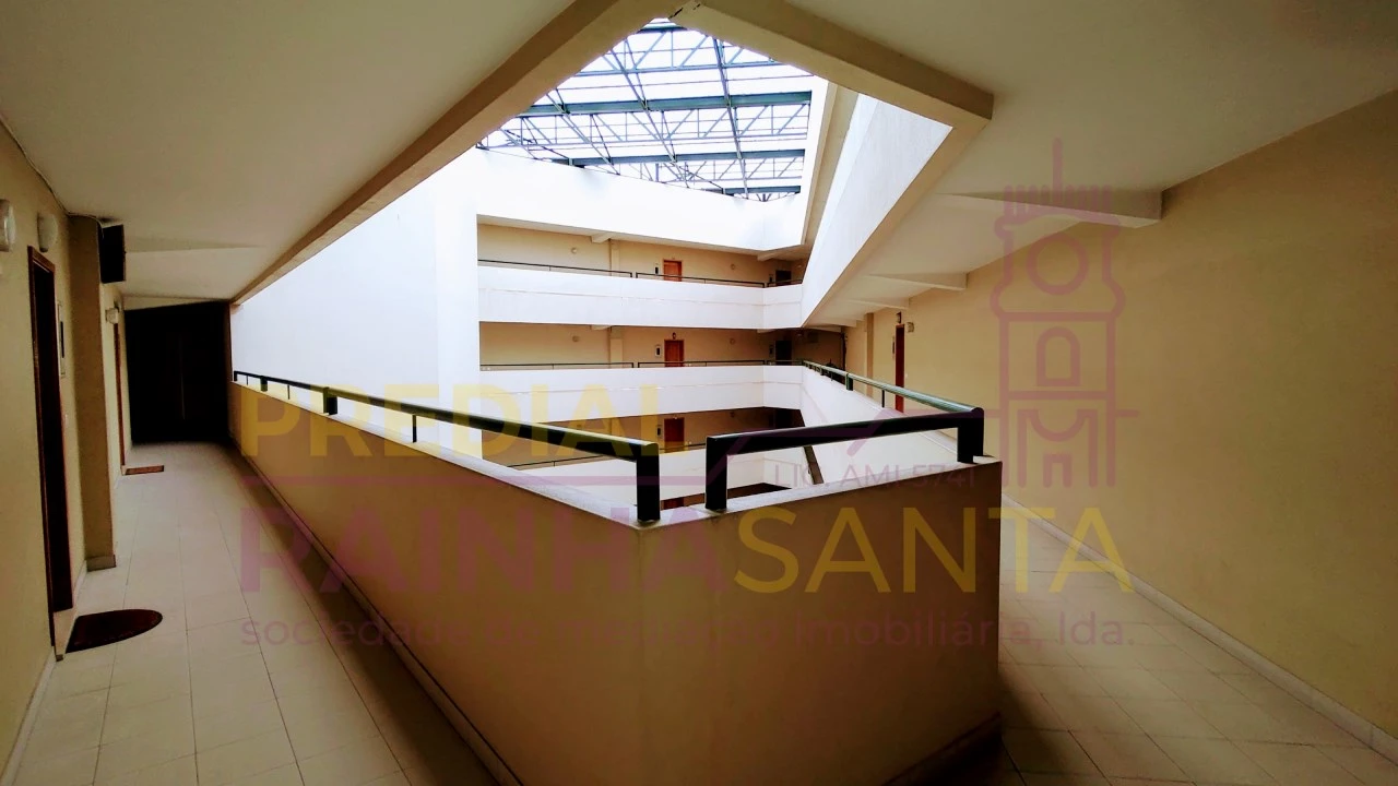 Apartamento T1 para Arrendamento em Sé Nova, Santa Cruz, Almedina e São Bartolomeu Foto 10