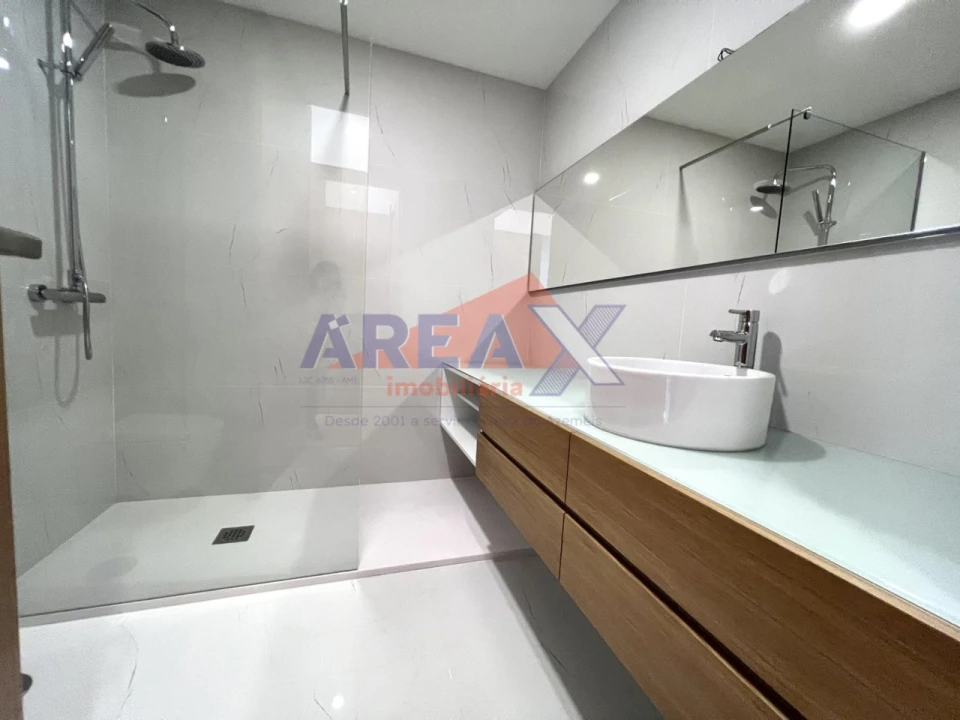 Moradia T3 para Venda em O. Azeméis, Riba-Ul, Ul, Macinhata Seixa, Madail Foto 12