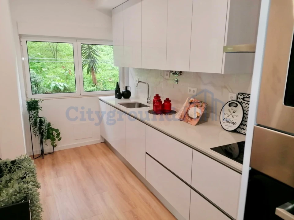 Apartamento T2 para Venda em Benfica Foto 1