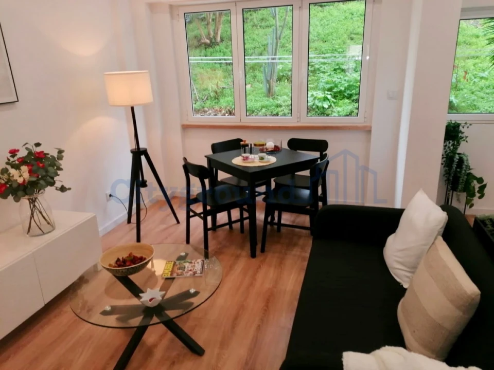 Apartamento T2 para Venda em Benfica Foto 2