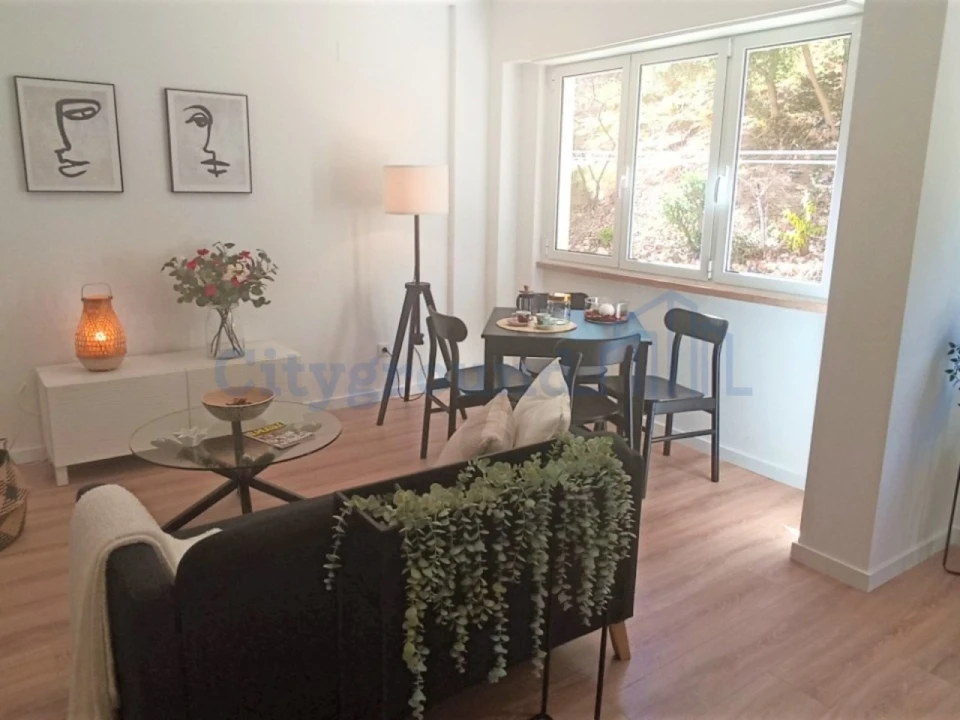 Apartamento T2 para Venda em Benfica Foto 3