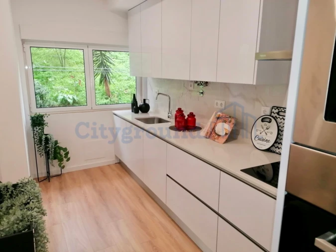 Apartamento T2 para Venda em Benfica Foto 1