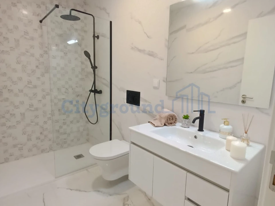 Apartamento T2 para Venda em São Domingos de Benfica Foto 4