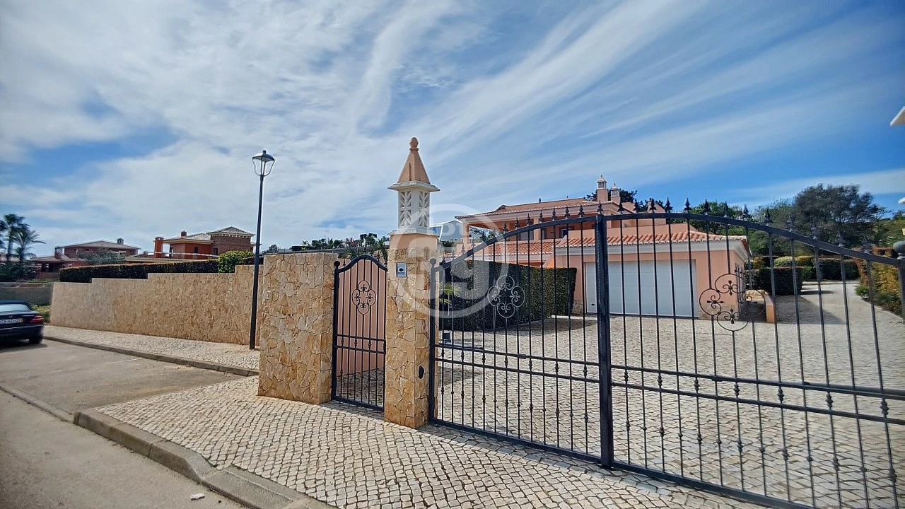 Moradia T4 para Venda em Lagos (São Sebastião e Santa Maria) Foto 3