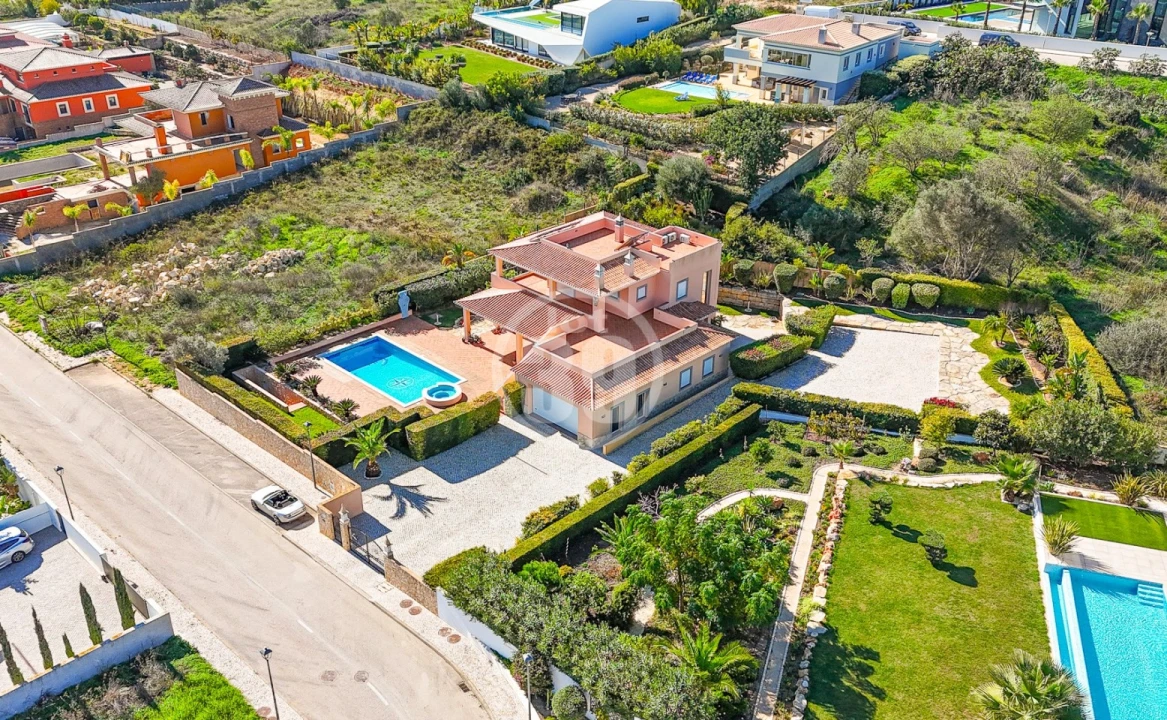 Moradia T4 para Venda em Lagos (São Sebastião e Santa Maria) Foto 1