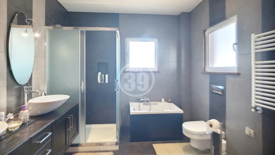 Moradia T4 para Venda em Lagos (São Sebastião e Santa Maria) Foto 34