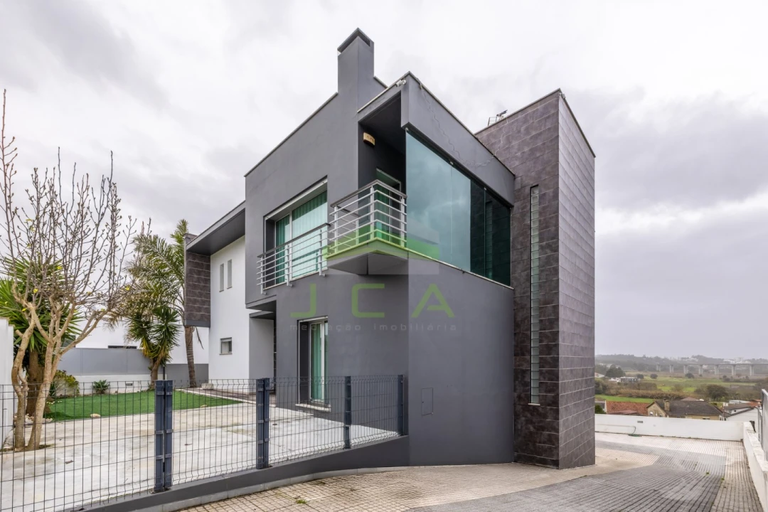 Moradia T4 para Venda em Leiria, Pousos, Barreira e Cortes Foto 1