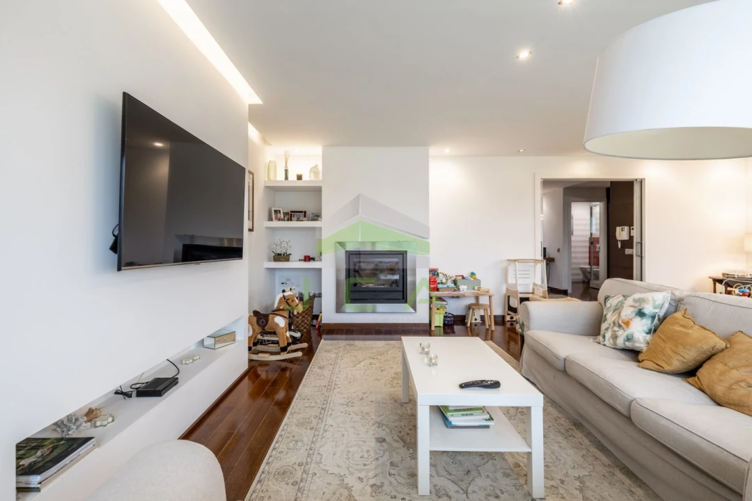 Moradia T4 para Venda em Leiria, Pousos, Barreira e Cortes Foto 11