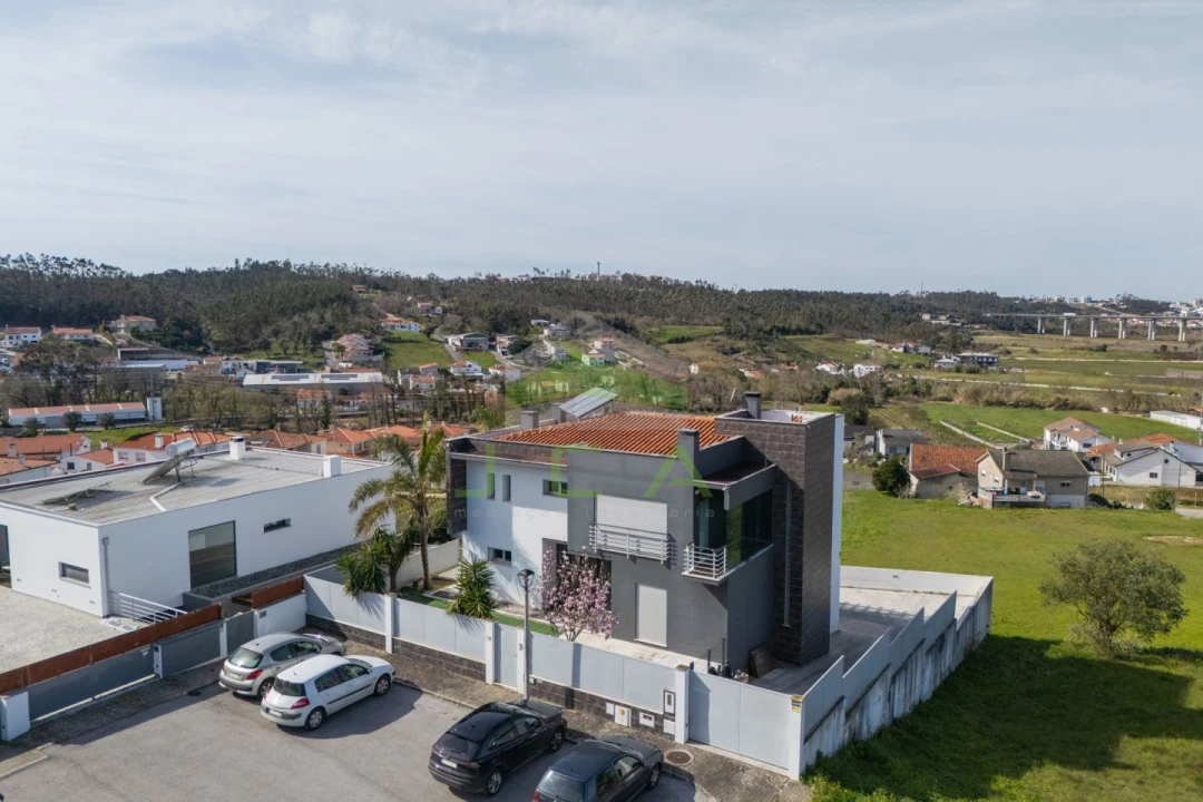 Moradia T4 para Venda em Leiria, Pousos, Barreira e Cortes Foto 1