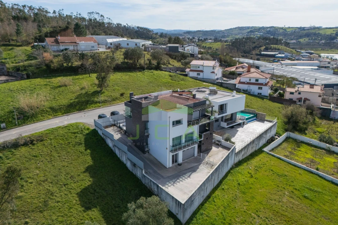 Moradia T4 para Venda em Leiria, Pousos, Barreira e Cortes Foto 59