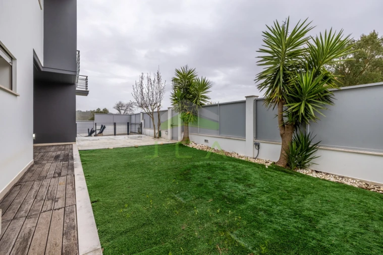 Moradia T4 para Venda em Leiria, Pousos, Barreira e Cortes Foto 48