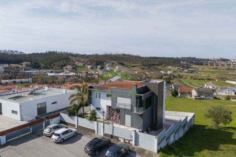 Moradia T4 para Venda em Leiria, Pousos, Barreira e Cortes Foto 1