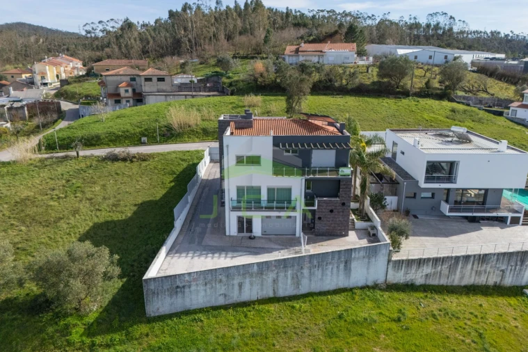 Moradia T4 para Venda em Leiria, Pousos, Barreira e Cortes Foto 57