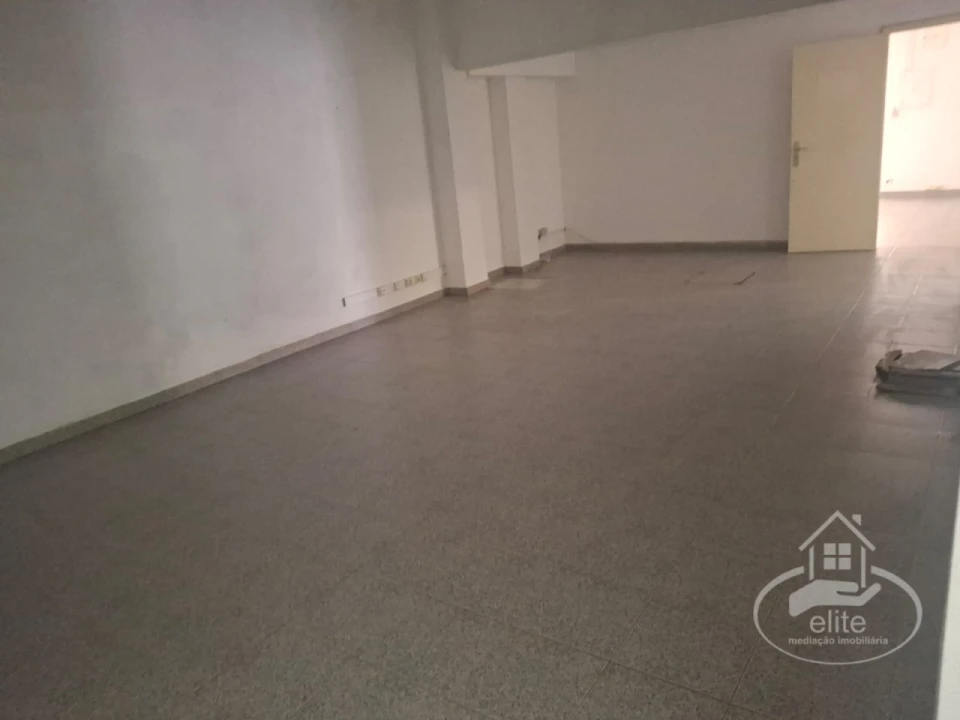 Armazém para Venda em União das Freguesias de Setúbal Foto 11