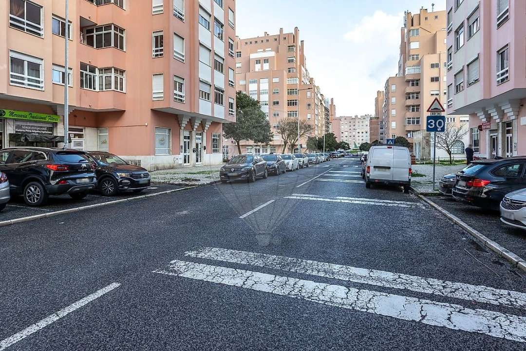 Apartamento T2 para Arrendamento em Rio de Mouro Foto 15