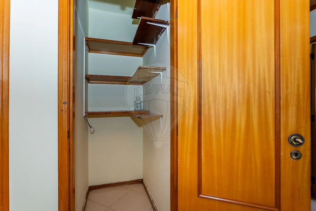 Apartamento T2 para Arrendamento em Rio de Mouro Foto 10