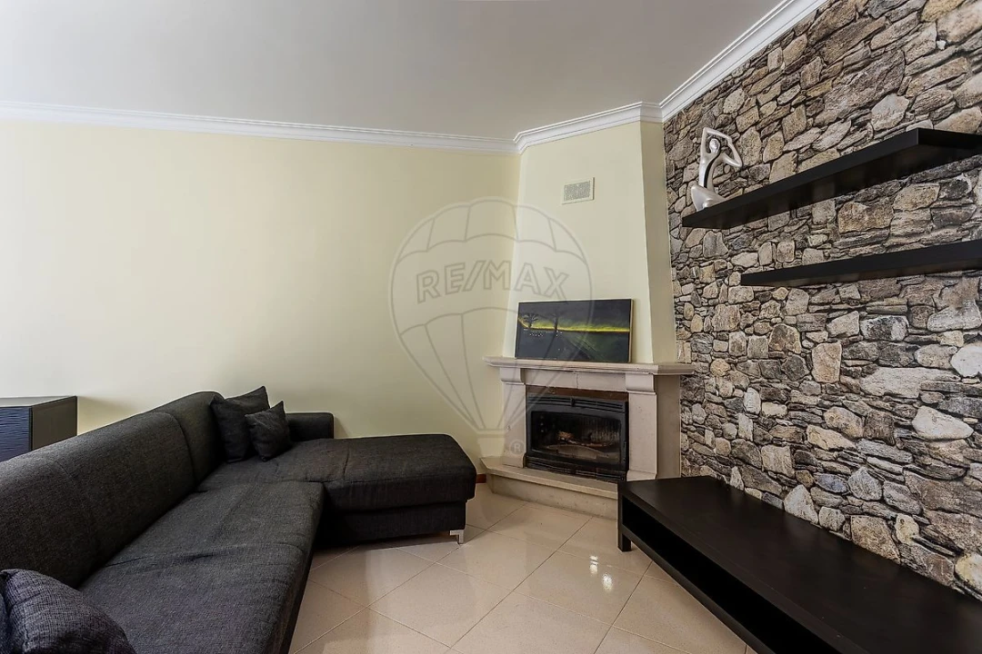 Apartamento T2 para Arrendamento em Rio de Mouro Foto 7