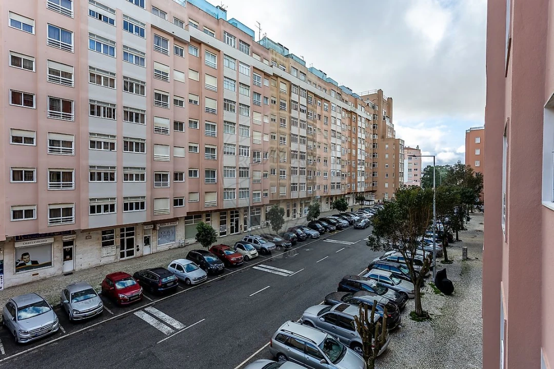 Apartamento T2 para Arrendamento em Rio de Mouro Foto 13