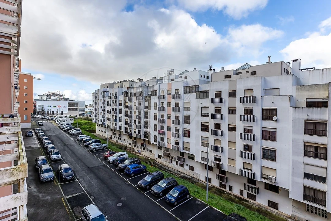 Apartamento T2 para Arrendamento em Rio de Mouro Foto 4