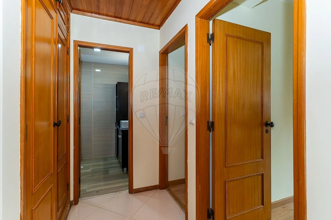 Apartamento T2 para Arrendamento em Rio de Mouro Foto 20