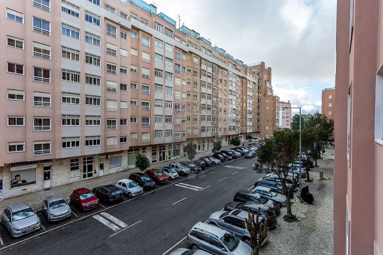 Apartamento T2 para Arrendamento em Rio de Mouro Foto 13