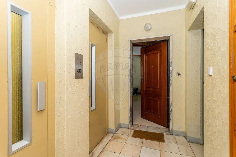 Apartamento T2 para Arrendamento em Rio de Mouro Foto 11