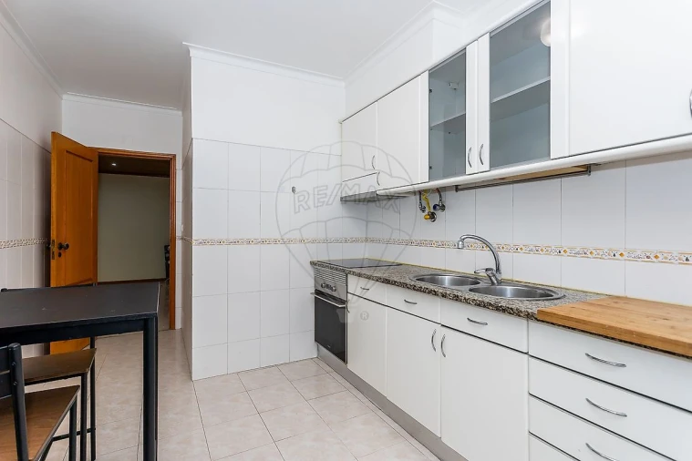 Apartamento T2 para Arrendamento em Rio de Mouro Foto 9
