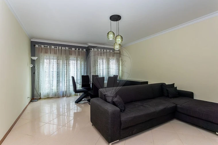 Apartamento T2 para Arrendamento em Rio de Mouro Foto 6