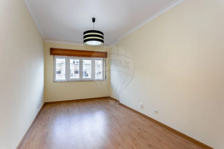 Apartamento T2 para Arrendamento em Rio de Mouro Foto 1