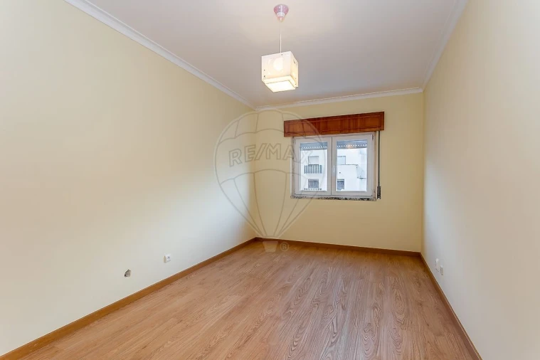 Apartamento T2 para Arrendamento em Rio de Mouro Foto 22