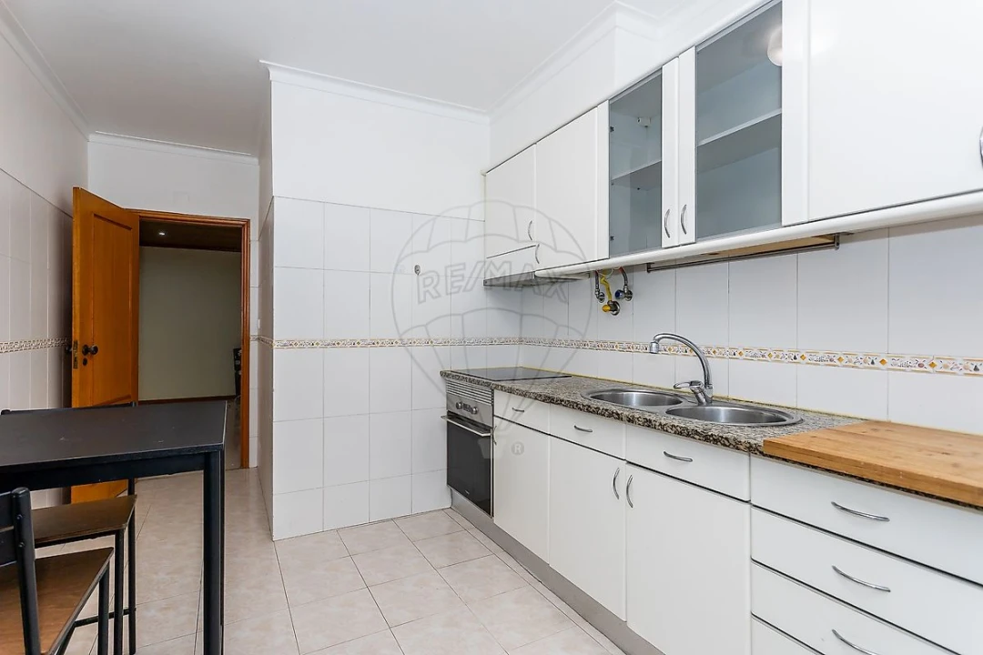 Apartamento T2 para Arrendamento em Rio de Mouro Foto 9