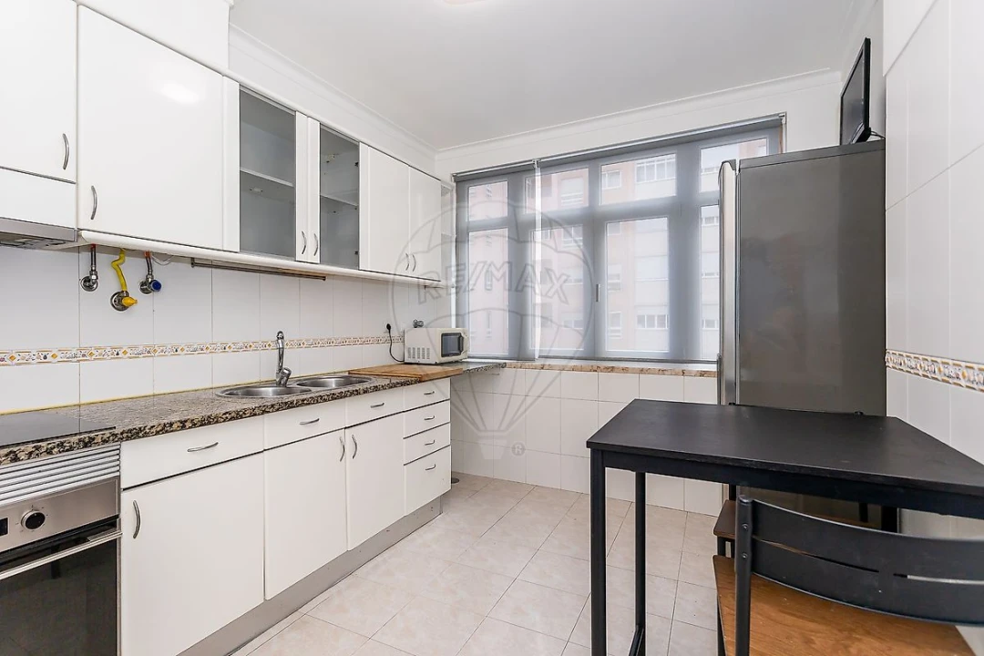 Apartamento T2 para Arrendamento em Rio de Mouro Foto 8