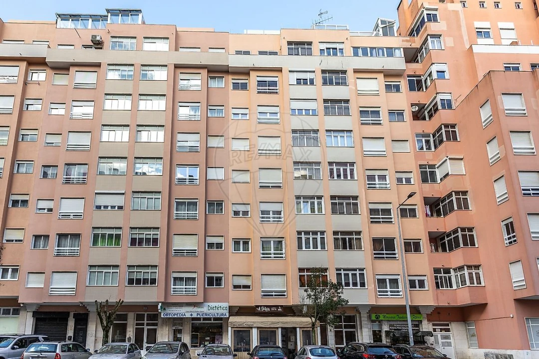 Apartamento T2 para Arrendamento em Rio de Mouro Foto 14