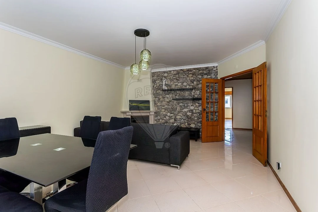 Apartamento T2 para Arrendamento em Rio de Mouro Foto 19