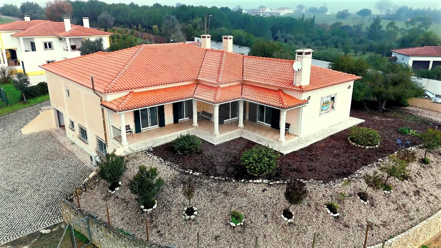 Moradia T4 para Venda em Romeira e Várzea Foto 1