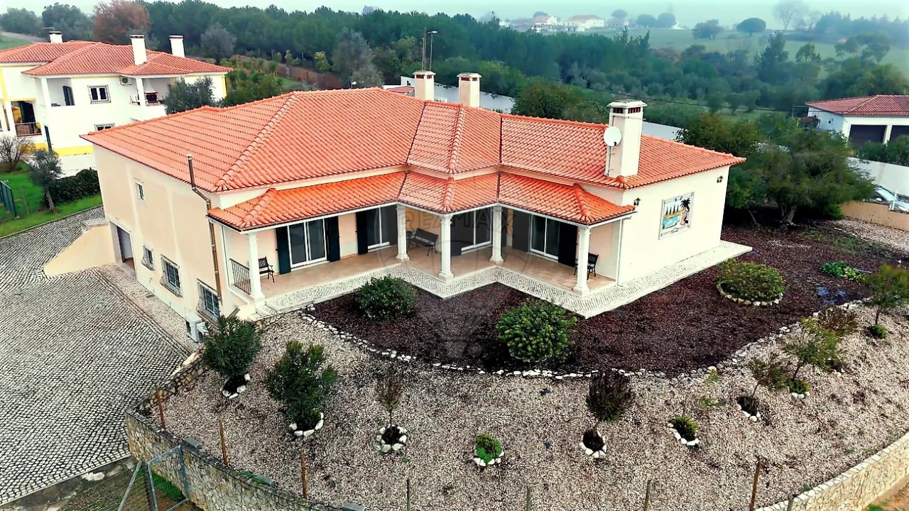 Moradia T4 para Venda em Romeira e Várzea Foto 1