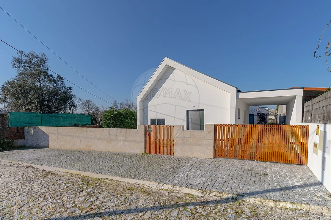 Moradia T3 para Venda em Mazarefes e Vila Fria Foto 4